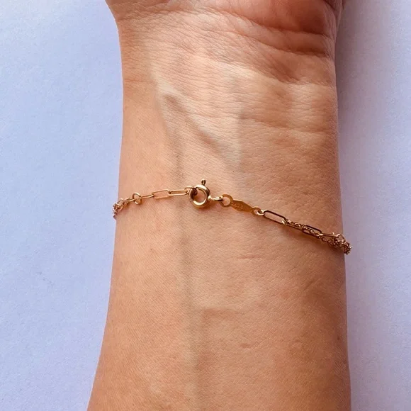 Catbird x The Met Spun Gold Bracelet 14k yellow gold - Picture 3 of 10